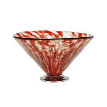 An Edvin Öhrström slipgraal glass bowl, Orrefors 1950.