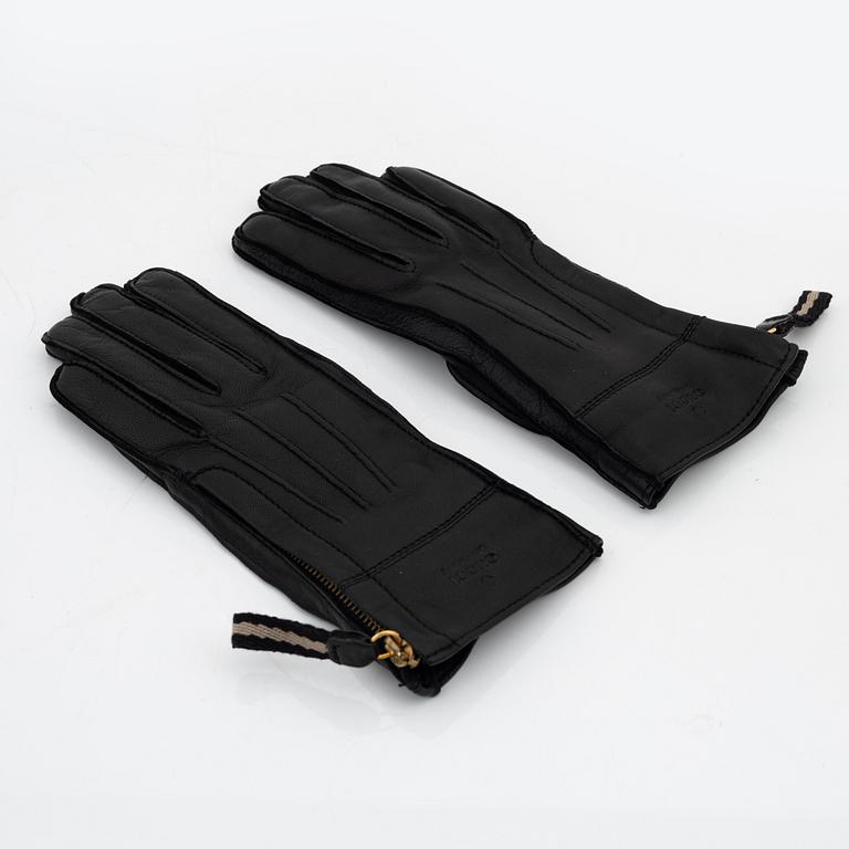 Gucci, a pair of black leather gloves, size 6 1/2.