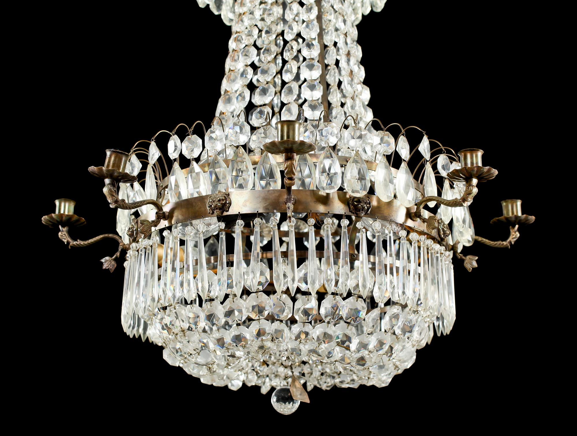 LJUSKRONA, gustaviansk stil, omkring 1900-talets mitt. Höjd ca 85 cm.