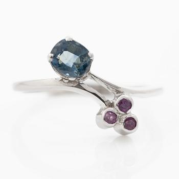 14K white gold ring with sapphire and small rubies.