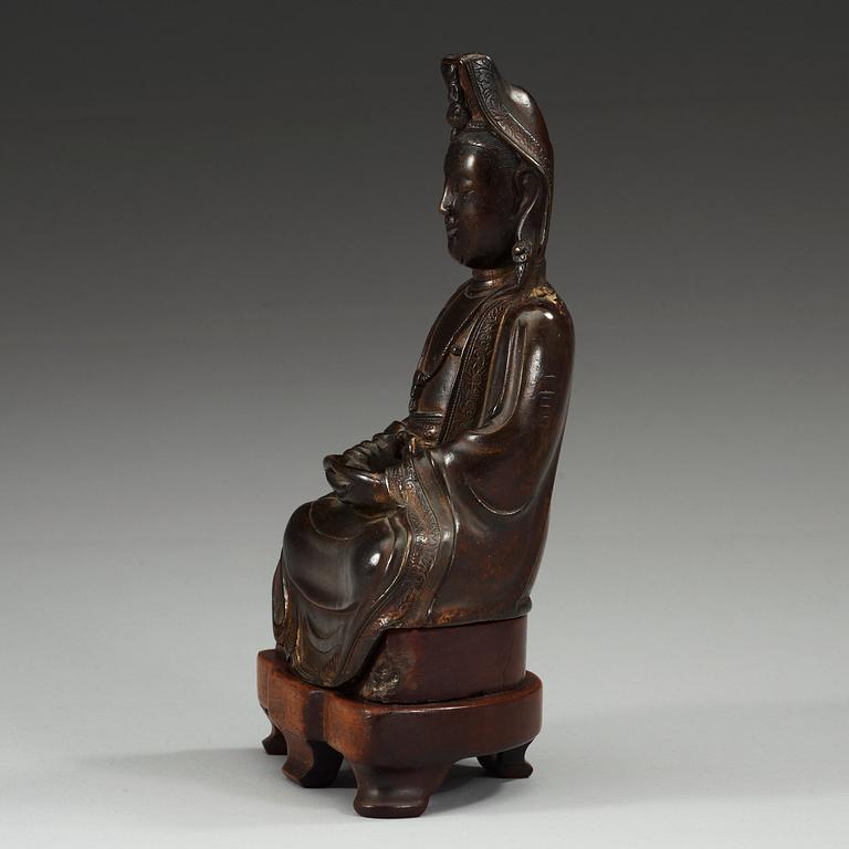 GUANYIN, patinerad brons. Sen Ming-/tidig Qing dynasti.