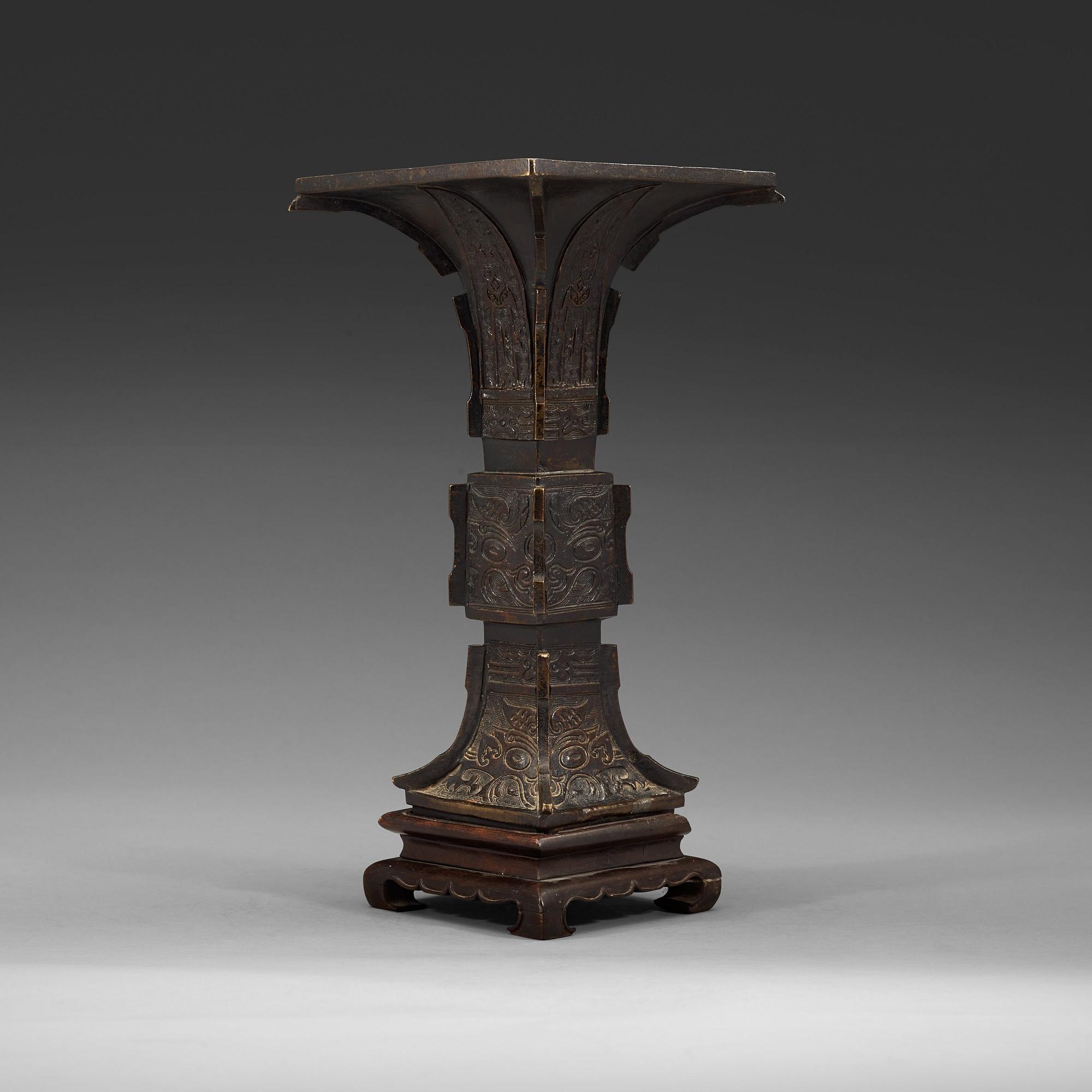 VAS, brons. Qingdynastin, 1700-tal.
