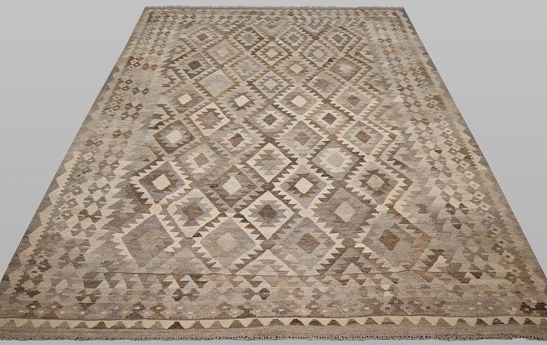 A Kilim rug, approx. 288 x 205 cm.