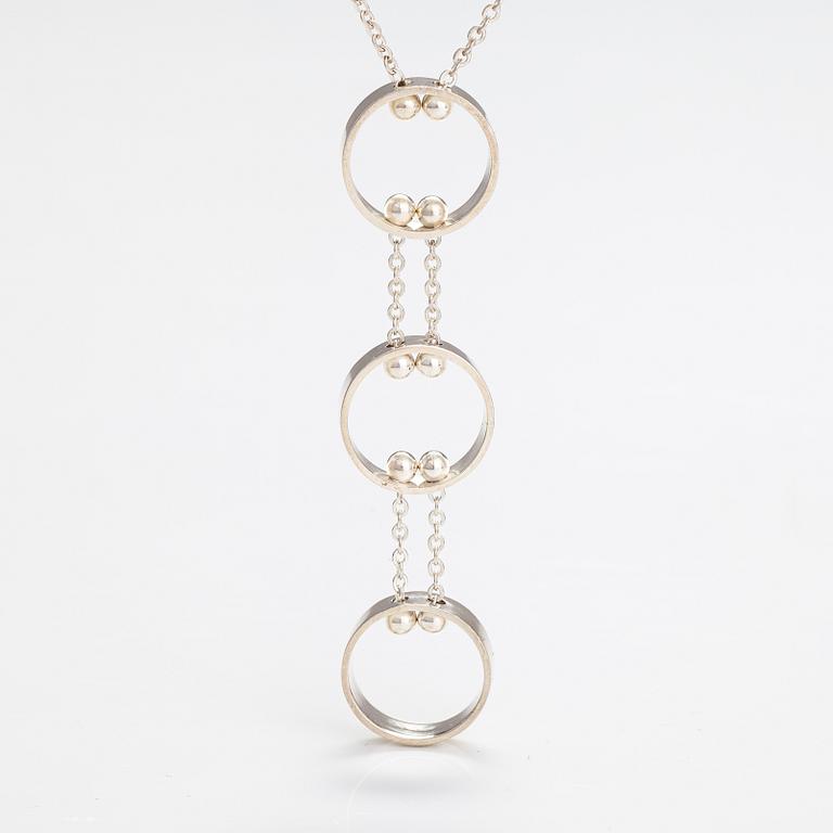 Elis Kauppi, A silver necklace. Kupittaan kulta, Turku 1966.