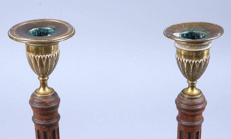 LJUSSTAKAR, ett par, sengustavianska, tidigt 1800-tal.