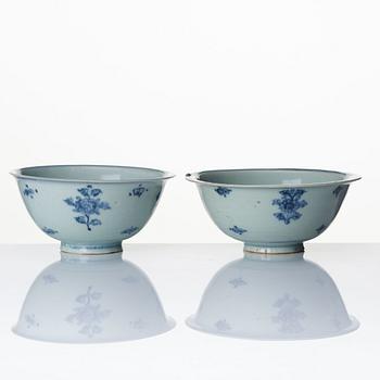 A pair of blue and white bowls. Ming dynasty, 16th century.