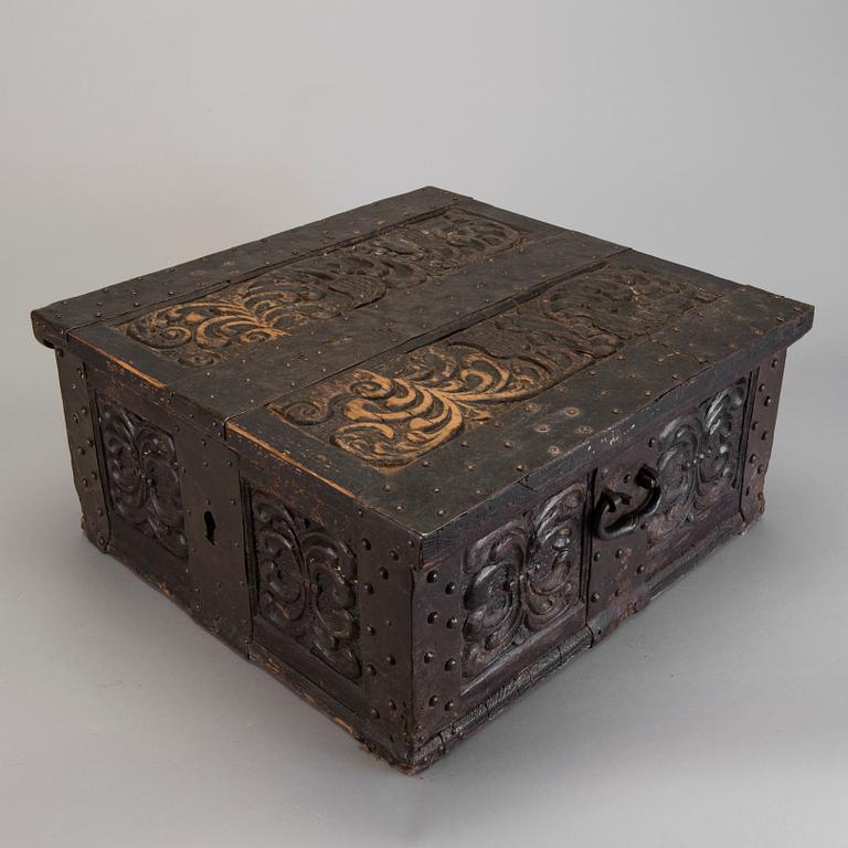 A carved baroque wooden box 17/18th century.