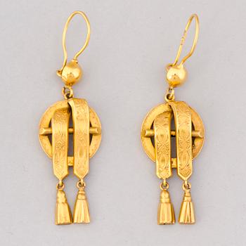 ÖRHÄNGEN, 18K guld. Wilhelm Pettersson, Åbo 1882.