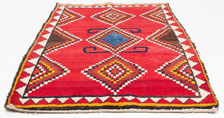 A semi antique Khersake-Bakhtiarirug, c. 282 x 153 cm.