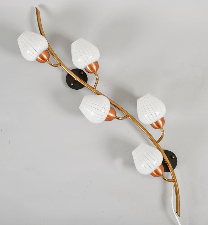 VÄGGLAMPA, mässing, 1950-tal.