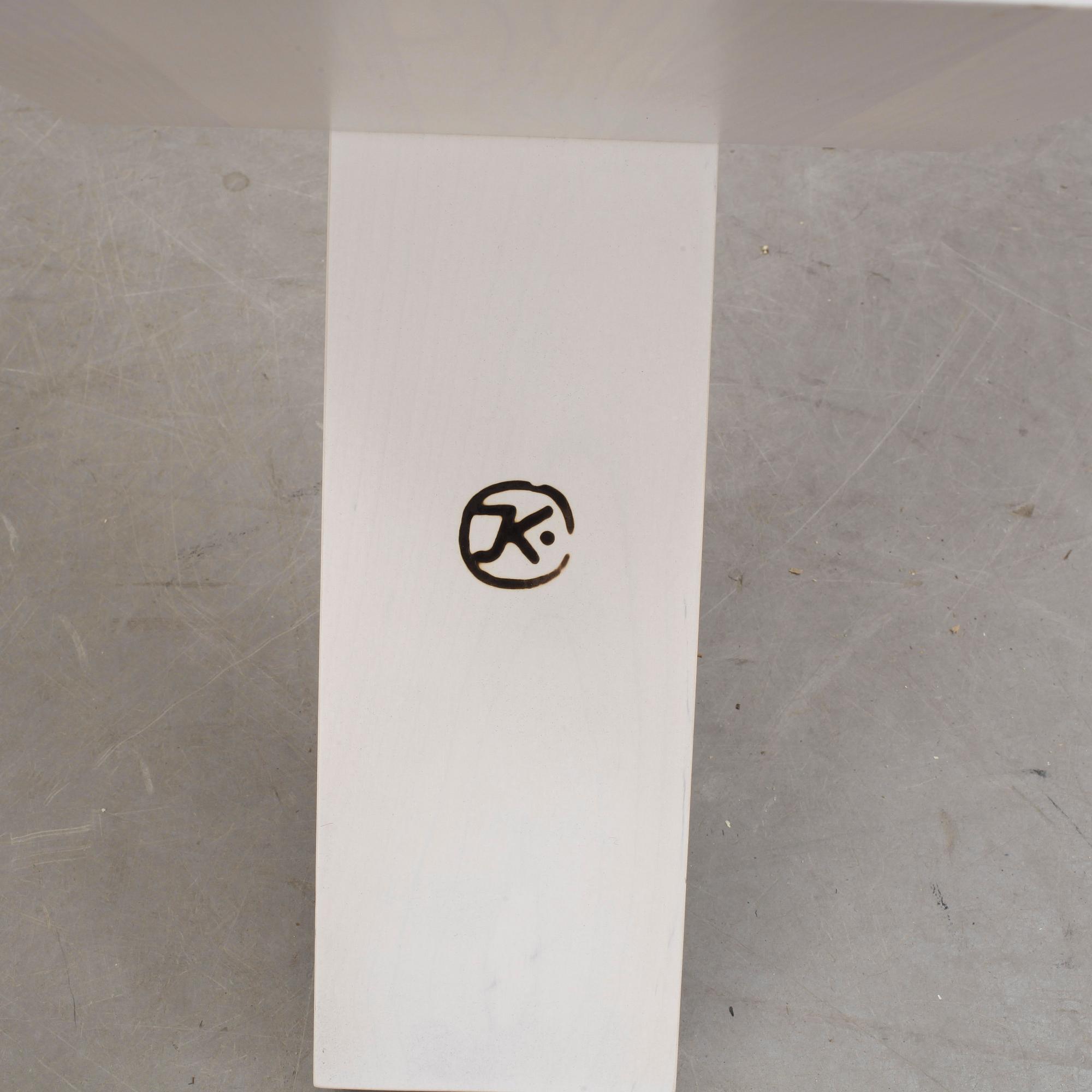 HYLLA, "Pilaster", John Kandell, Källemo, 2000-tal.