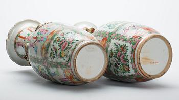 GOLVVASER, 2 st, porslin, Kanton, Kina, omkring 1900.