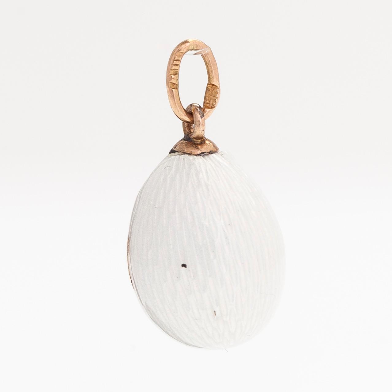 Hänge, ägg, 14K guld och emalj, Ryssland. Oidentifierad mästarstämpel.