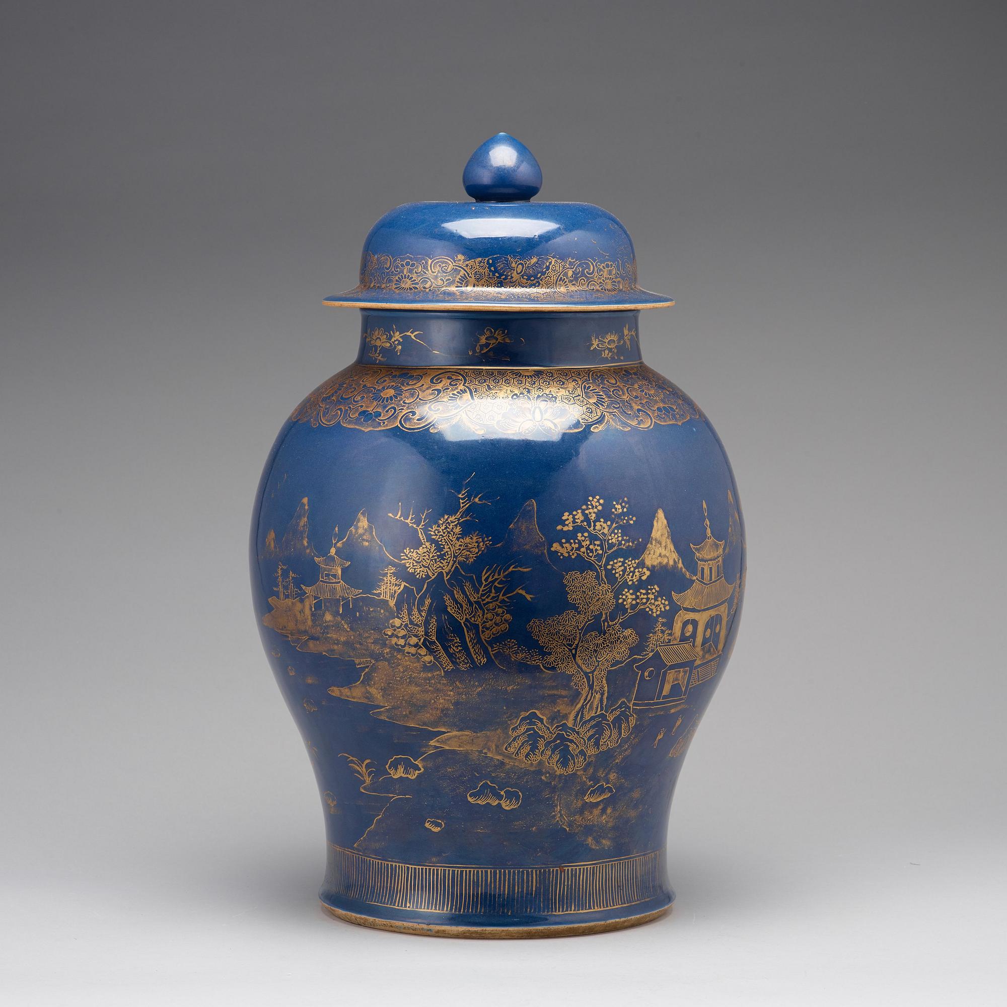 PRAKTURNA med LOCK, porslin. Qingdynastin, Qianlong (1736-95).