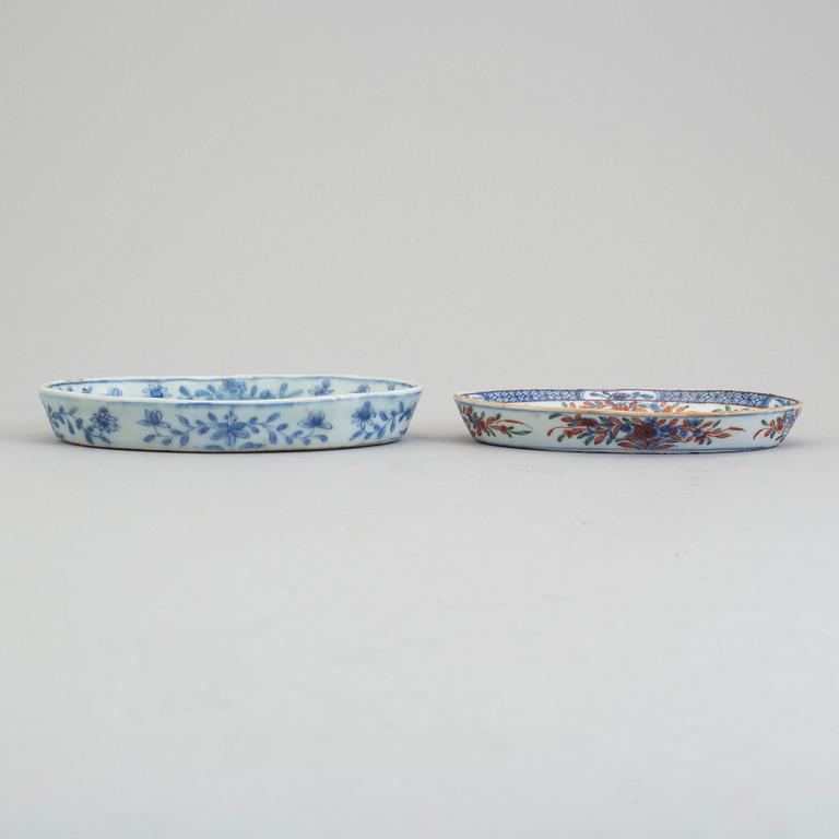 Two blue and white ladle dishes, Qing dynasty, Qianlong (1736-95).