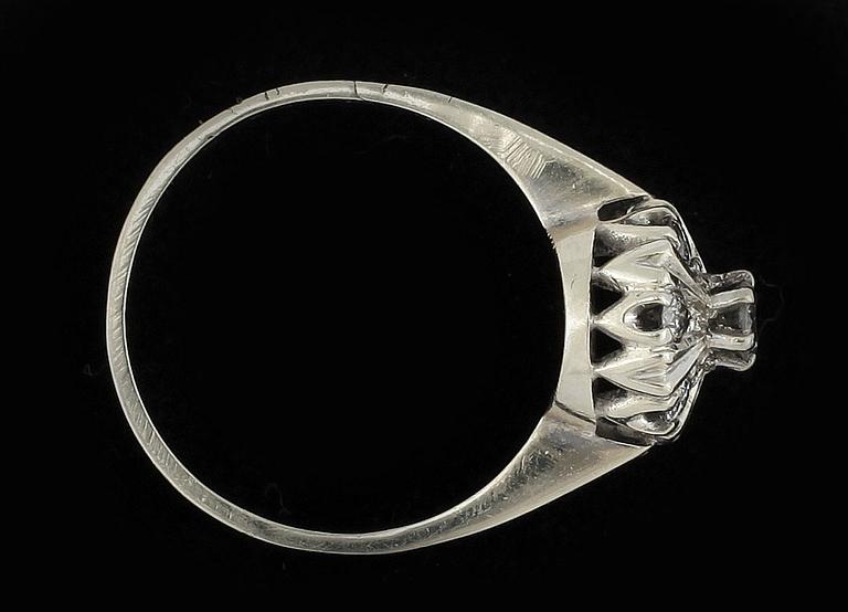 RING, 14k vitguld med briljantslipade diamanter tot ca 0,33 ct. Vikt ca 2 gram.
