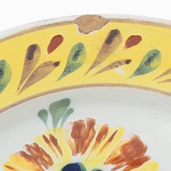 A pair of Kellinghusen faience plates, Danmark, omkring år 1800.