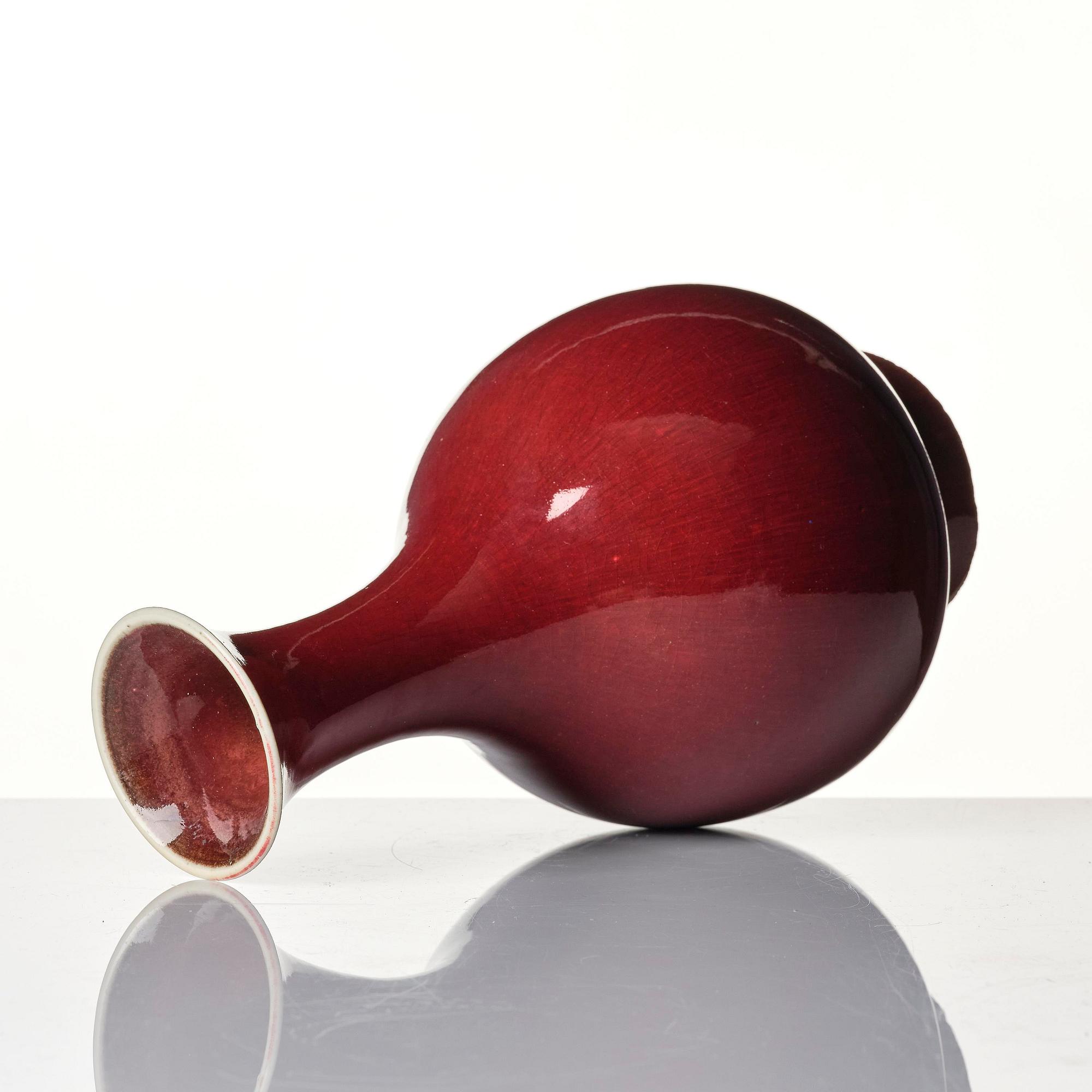 Vas, porslin. Qingdynastin, 1800-tal.