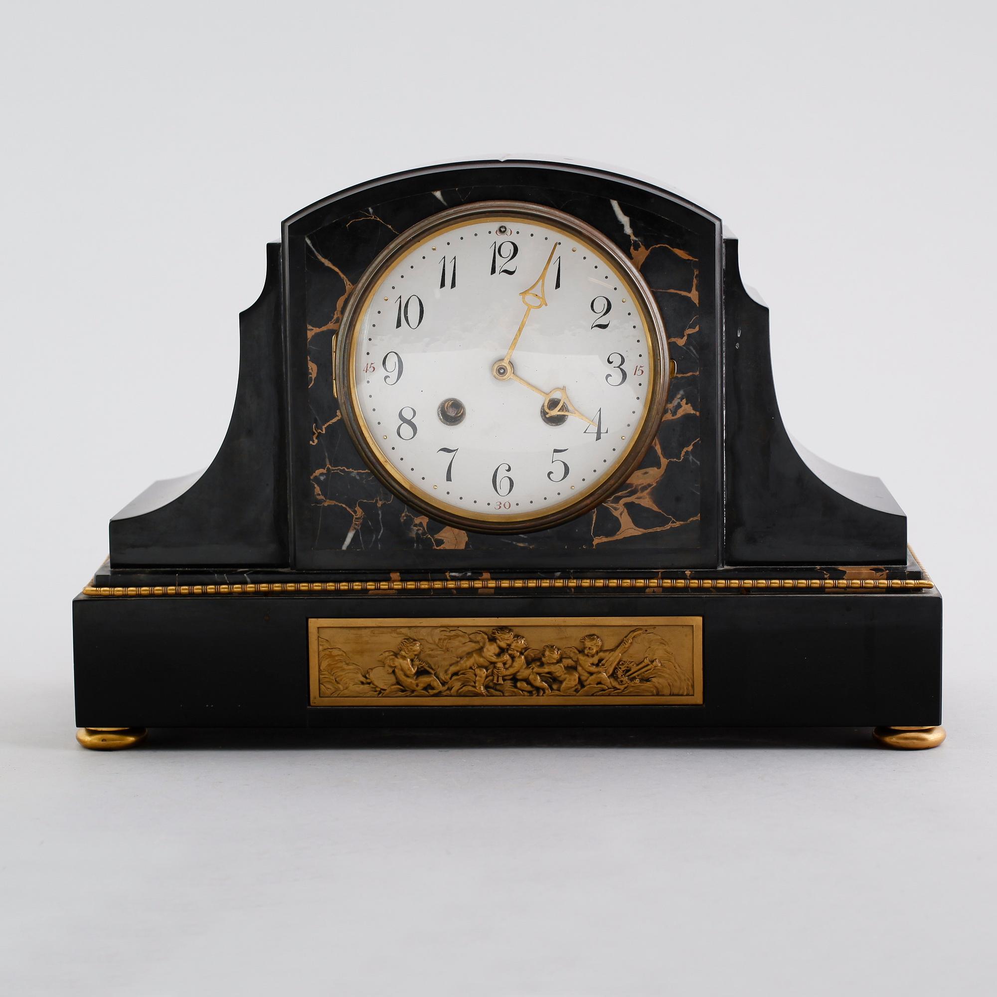 BORDSPENDYL, 1900-talets första hälft.