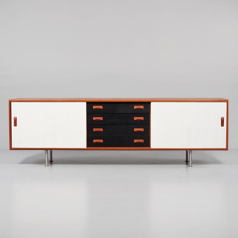 SIDEBOARD, Clausen & Søn, Silkeborg, Danmark, 1900-talets tredje kvartal.