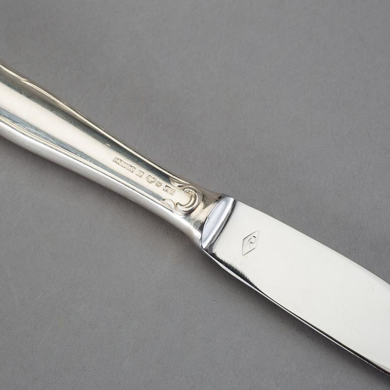 BESTICKSERVIS, silver, 64 delar. "Symfoni" samt "Olga". Bl a Mema, Lidköping, olika årtal 1963-1977. Vikt ca 1 320 gram.