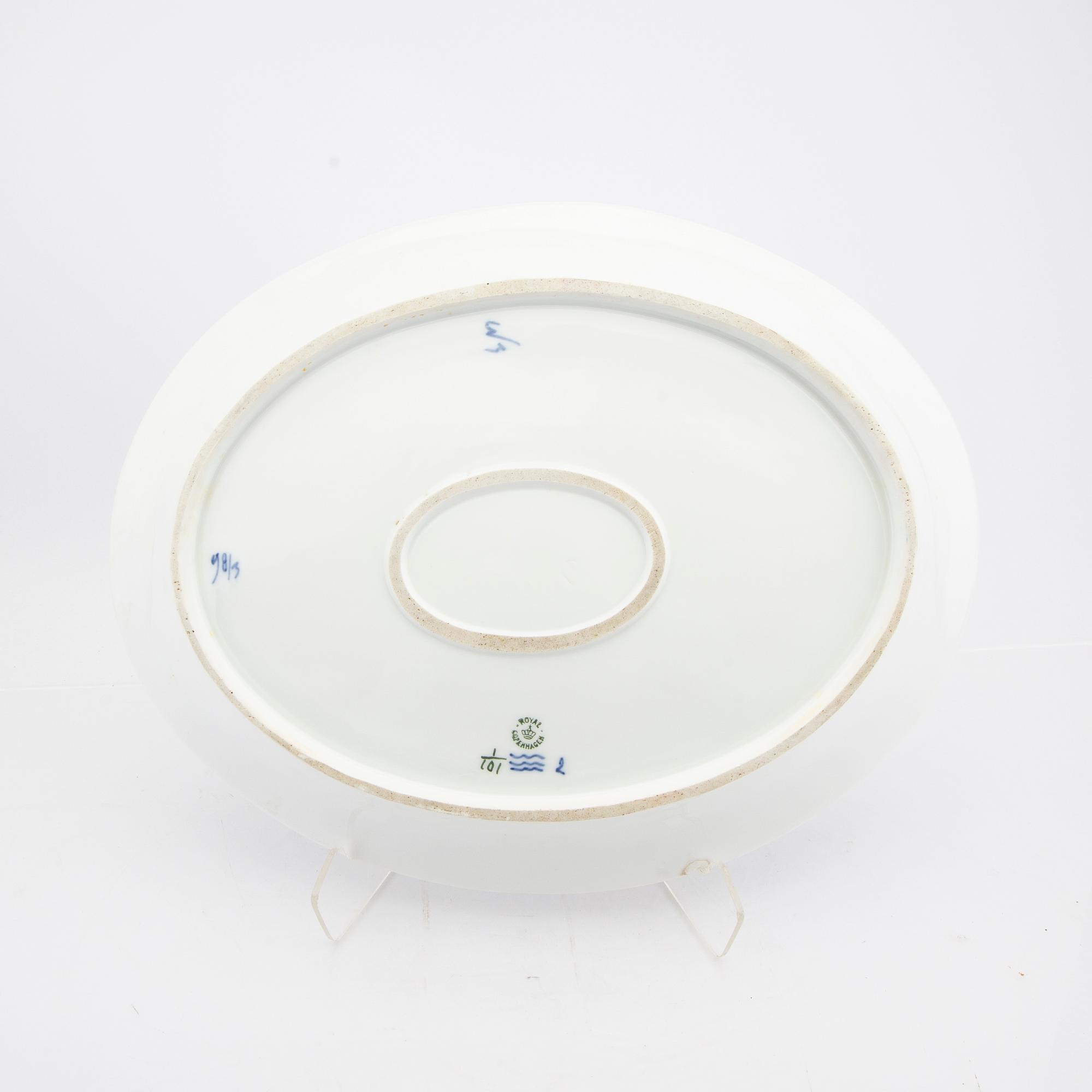 Serveringsfat 2 st "Musselmalet" Royal Copenhagen porslin tidigt 1900-tal.