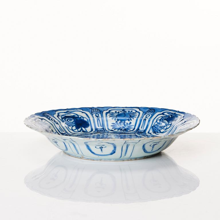 A blue and white kraak dish, Ming dynasty, Wanli (1572-1620).