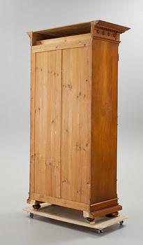 SKÅP, nygotik, 1800-talets slut.