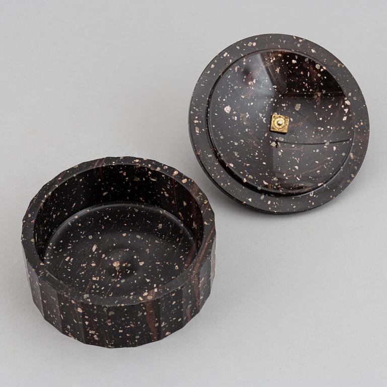 Smörask, porfyr, empire, 1800-talets början.