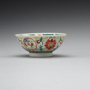 SKÅL, porslin. Qingdynastin, 1800-tal.