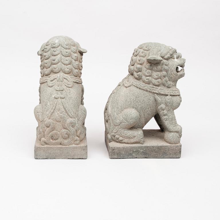 TRÄDGÅRDSSKULPTURER, ett par, sten, 1900-talets slut.