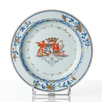 Tallrikar, tre stycken, porslin. Qingdynastin, Yongzheng (1723-35).