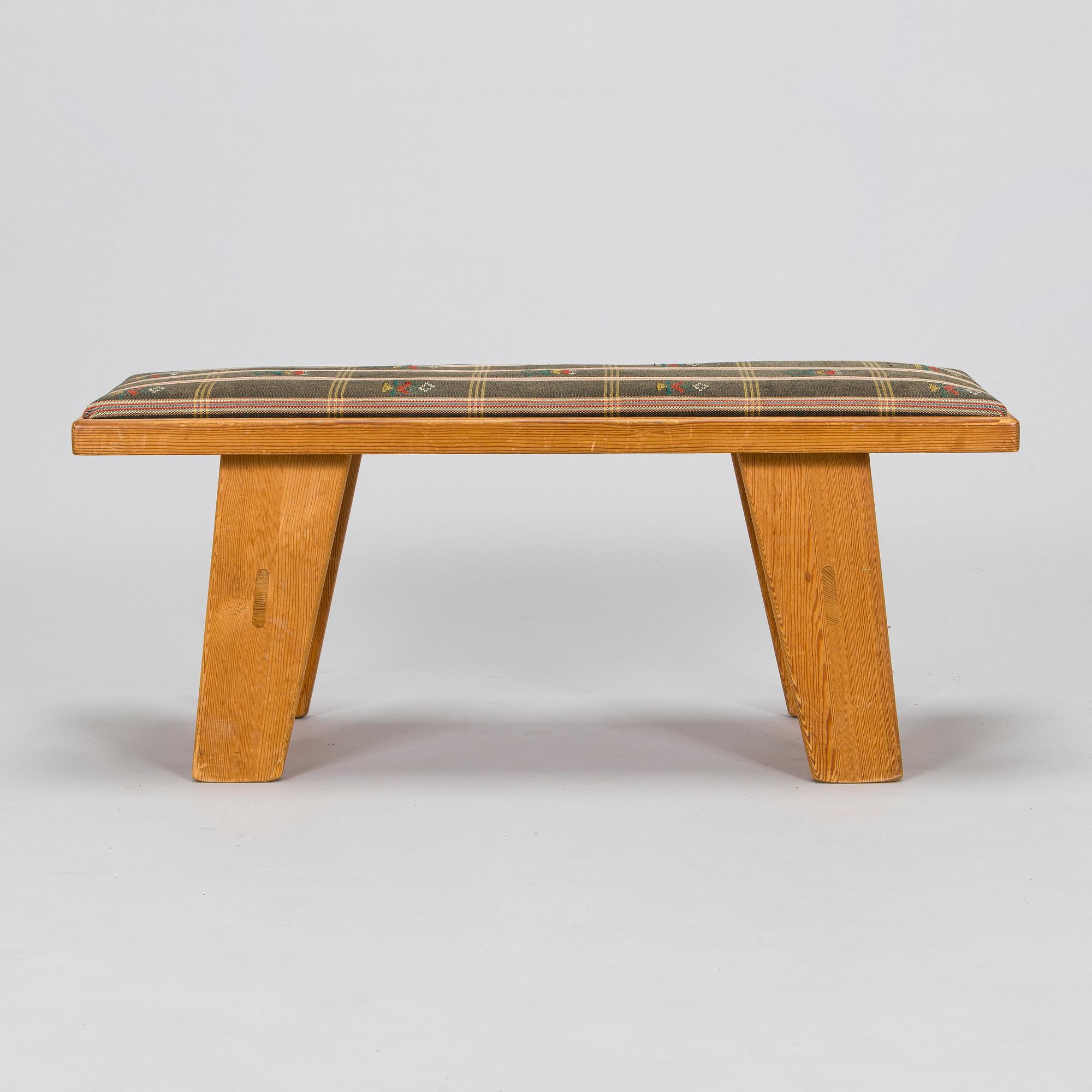 Bänk, Krogenäs möbler, Norge, 1900-talets andra hälft.