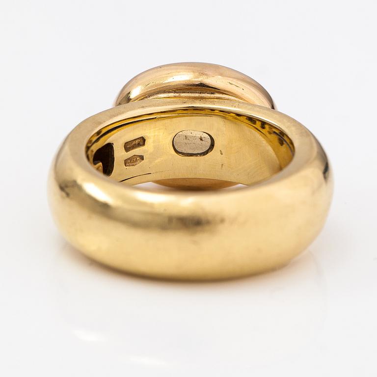 An 18K gold ring wtih a citrine. Italy.