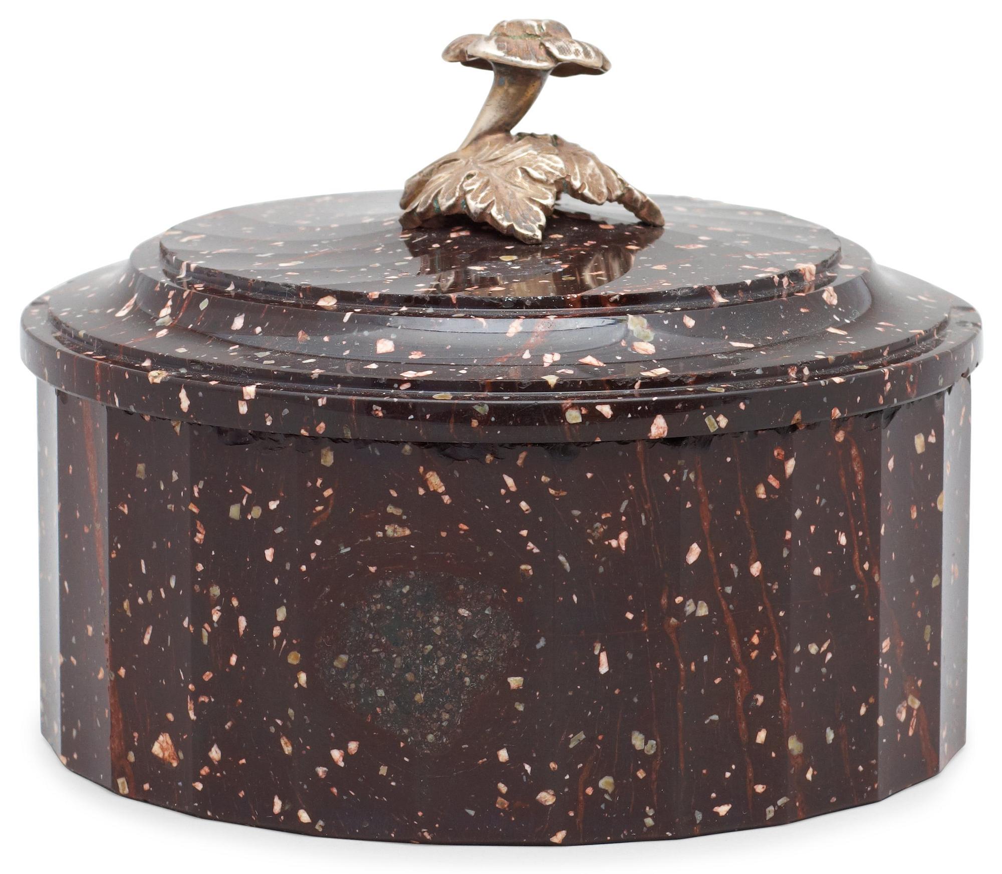 SMÖRASK MED LOCK. Älvdalen, 1800-talets början. Empire.