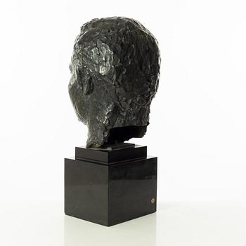 Gudmar Olovson, sculpture. Signed. Numbered. Foundry mark. Bronze, total height 53 cm, length 27 cm.