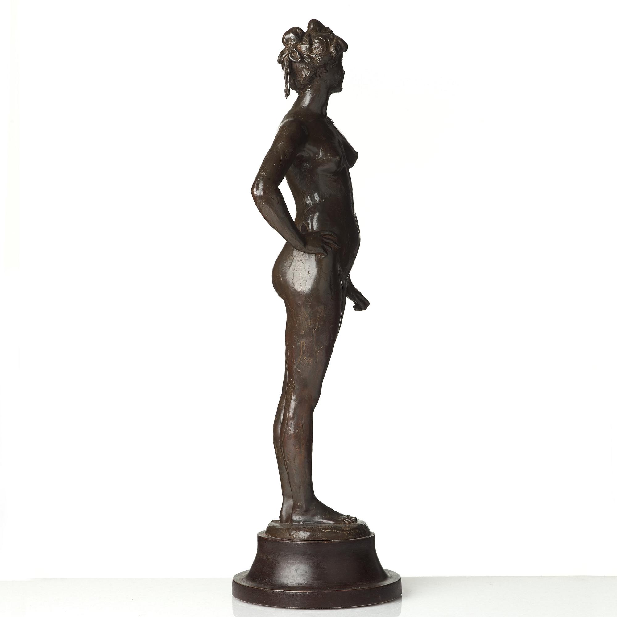 Carl Milles, Stående kvinnomodell med uppsatt hår.