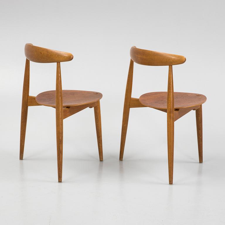 Hans J Wegner, stolar, ett par, "Hjertestolen", Fritz Hansen, Danmark, 1950/60-tal.