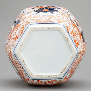YTTERFODER, porslin, Imari, Japan, omkring år 1900.