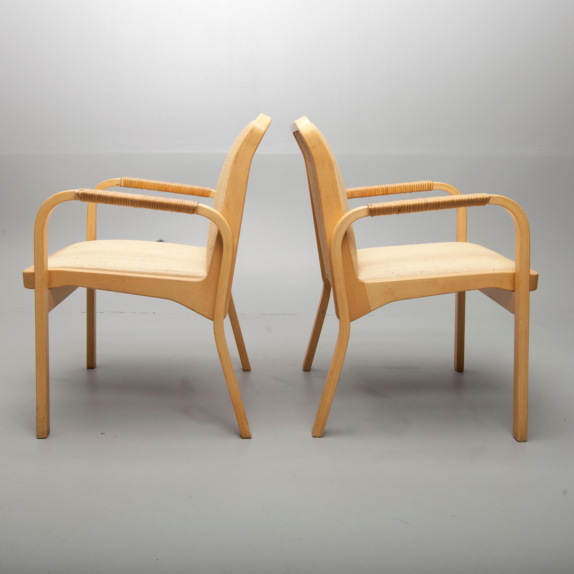 KARMSTOLAR, ett par, modell 45, Alvar Aalto, Artek. Modellen formgiven 1947.