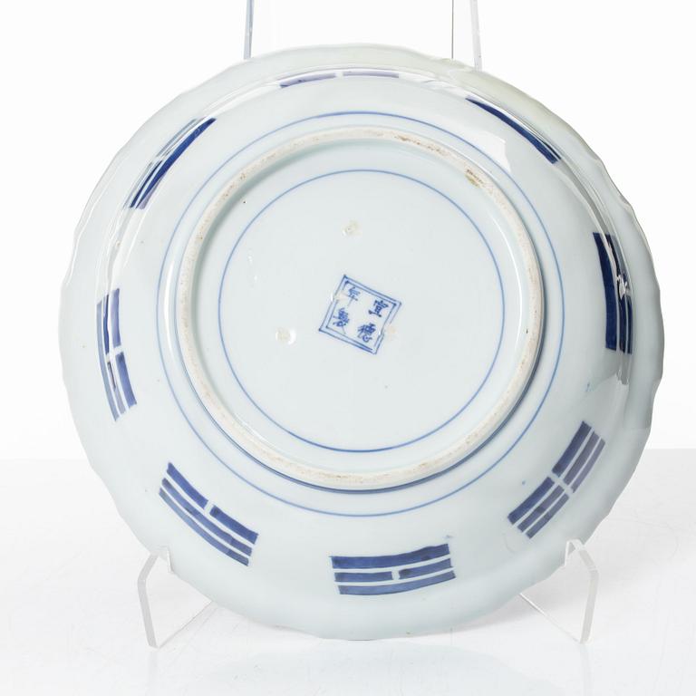 A Chinese blue and white porcelain bowl, late Qing dynasty / around 1900.