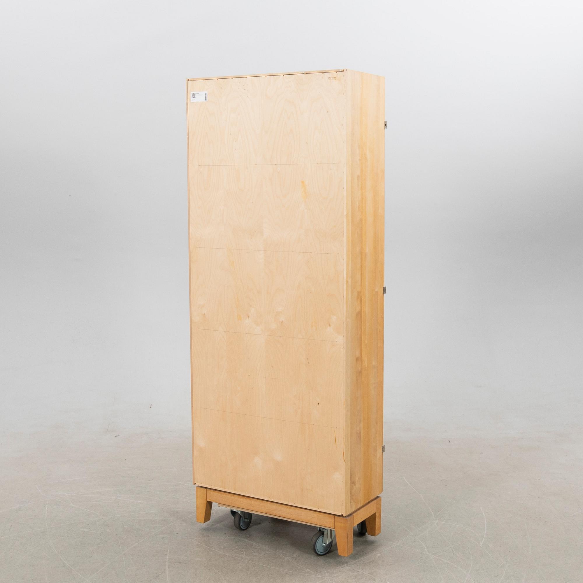 Vitrinskåp, Marit Stigsdotter ”Allegro”, Stolab 2004.