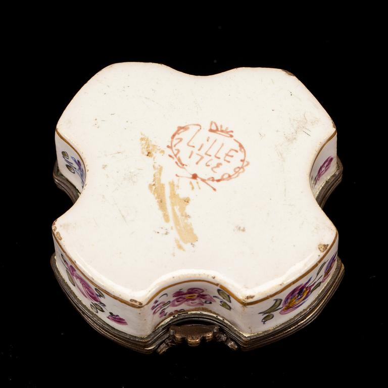 DOSA, porslin, märkt "Lille 1762".