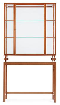 531. A Josef Frank mahogany showcase cabinet, Svenskt Tenn, model 2077.