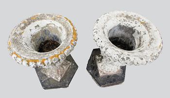 TRÄDGÅRSURNOR, 1 par, 1900-talets andra hälft.