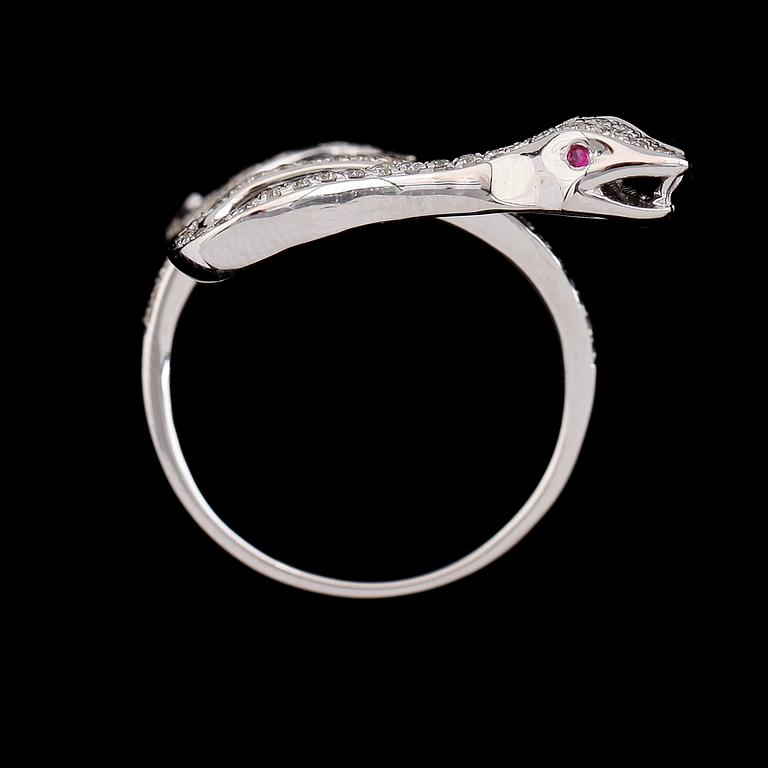 RING, 18K vitguld, brijantslipade diamanter tot ca 0.29 ct, rubiner tot ca 0.02 ct. Vikt ca 5 g.