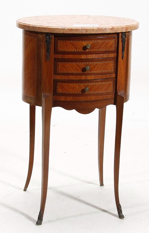 LAMPBYRÅ, Louis XVI-stil, 1900-talets första hälft.