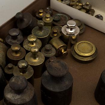 A COLLECTION OF CA 142 BRASS WEIGHTS, 19th/20th century.