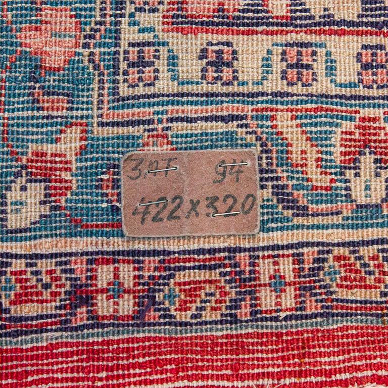 Matto, itämainen, n. 420 x 315 cm.