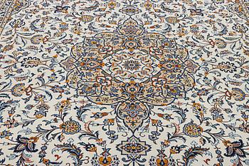 A Kashan carpet, c. 392 x 290 cm.